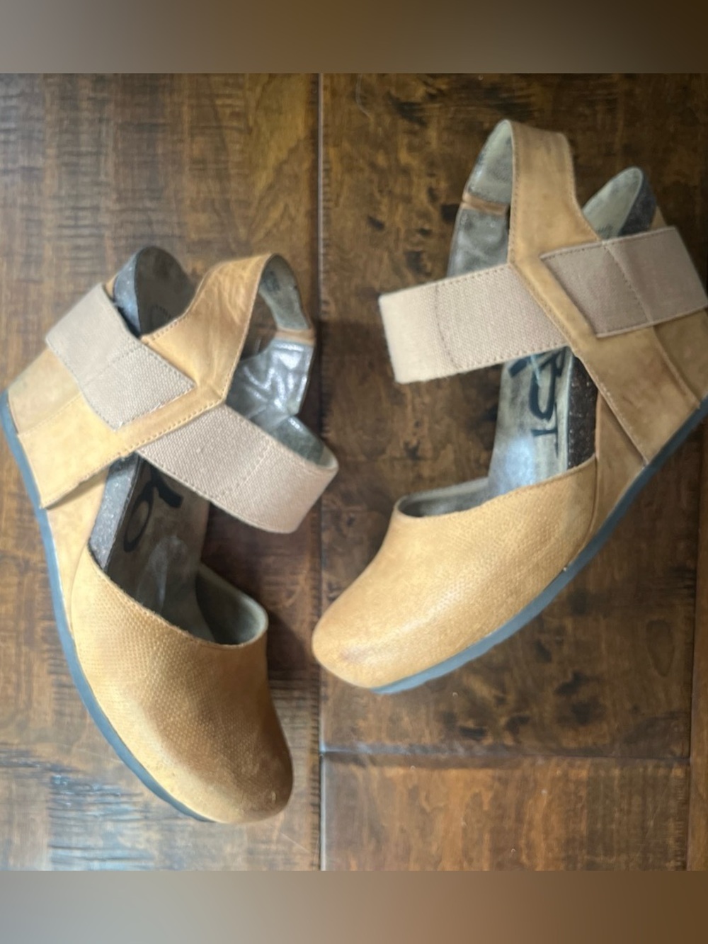 OTBT Rexburg tan mixed leather platform wedge sandals Sz. 8